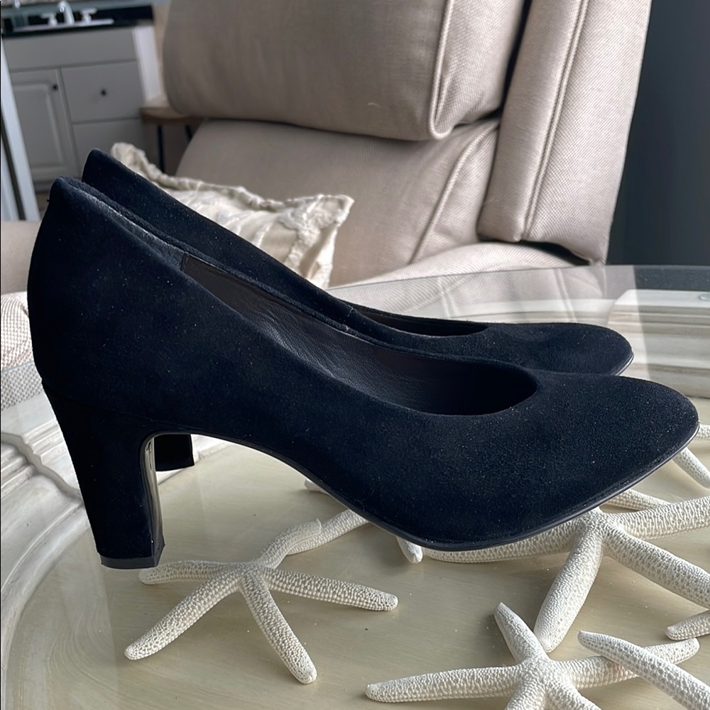 Nurture by Lamaze Black Heels Classic Suede Pumps size 8